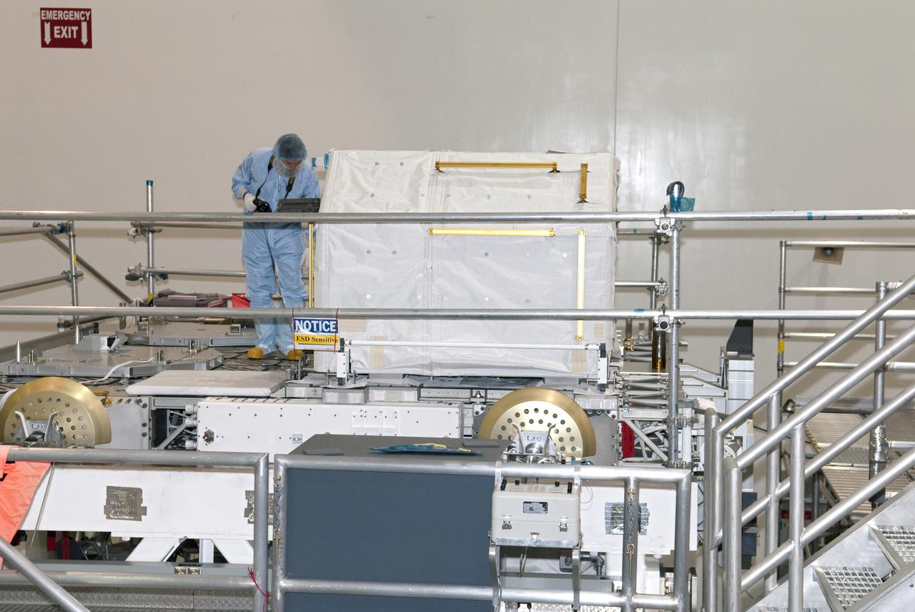 STS-134 HIGH PRESSURE GAS TANK INSTALLATION TO  EXPRESS LOGISTICS CARRIER (ELC-3)