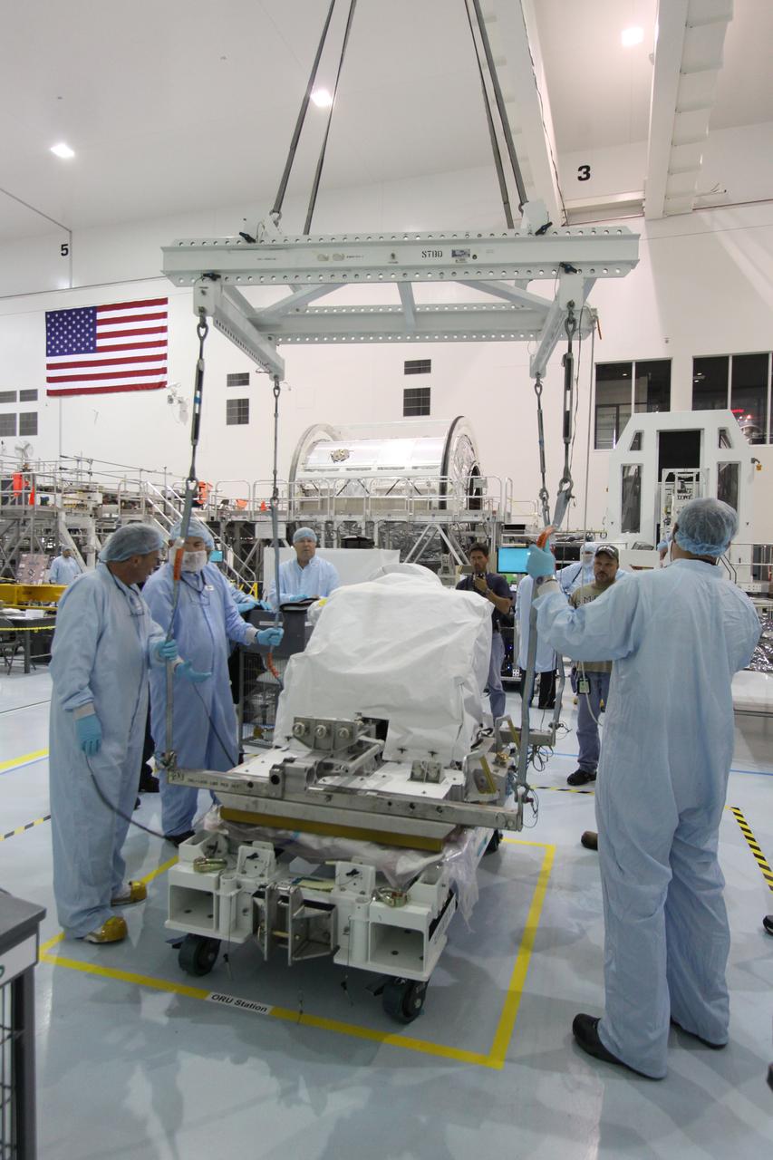 STS-134 S-Band Support Assembly (SASA) Lift to ELC-3