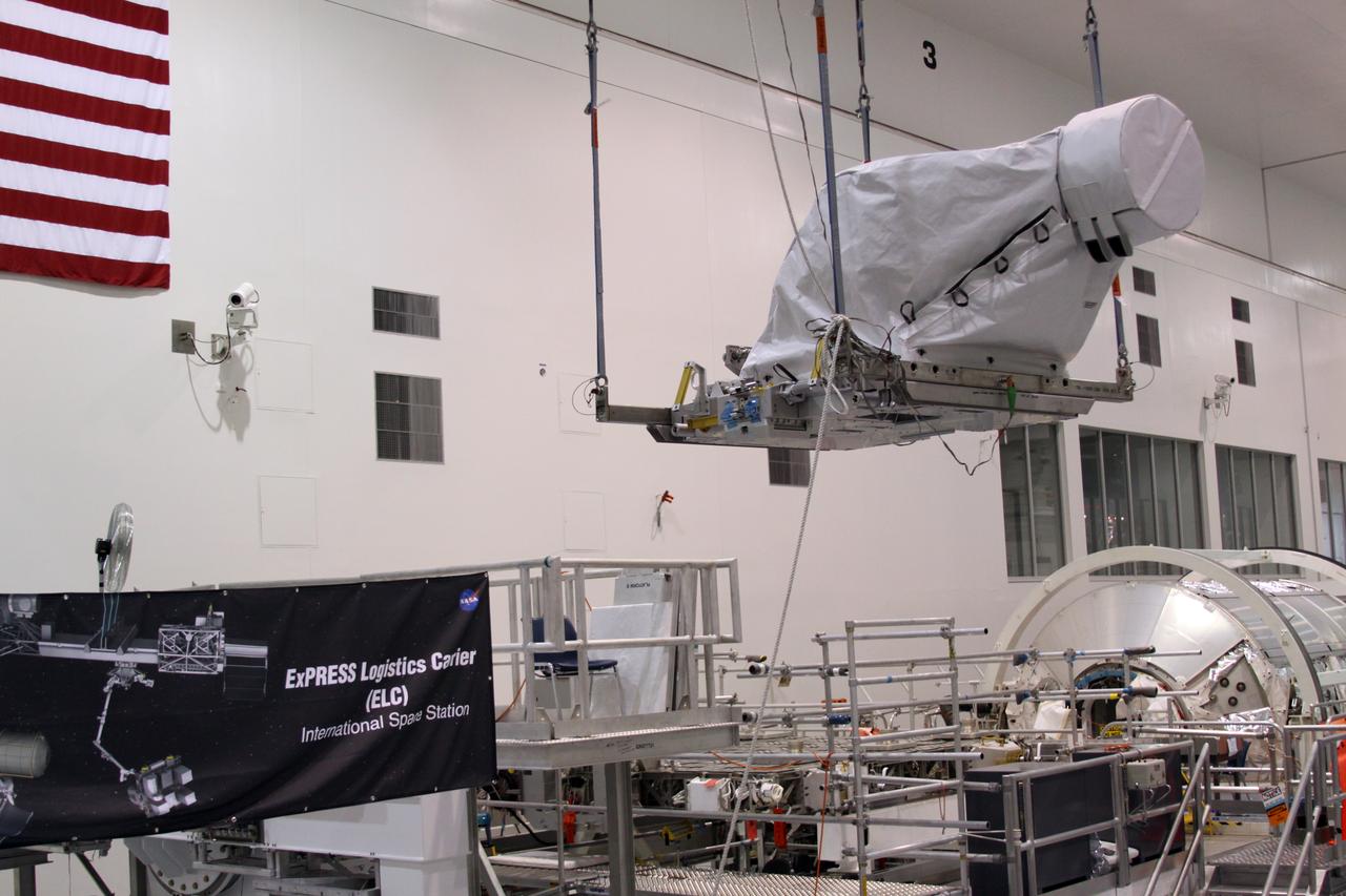 STS-134 S-Band Support Assembly (SASA) Lift to ELC-3