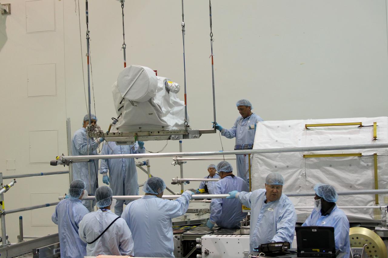 STS-134 S-Band Support Assembly (SASA) Lift to ELC-3
