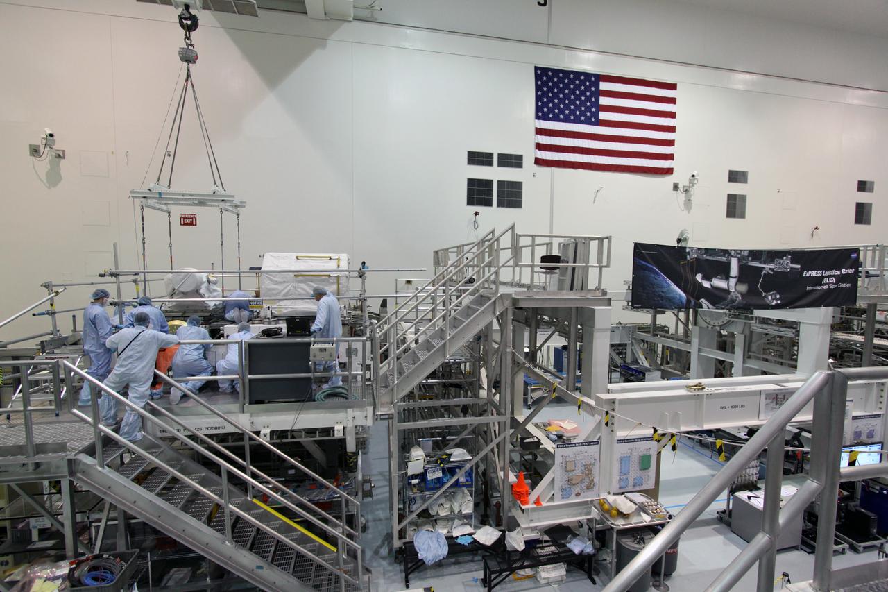 STS-134 S-Band Support Assembly (SASA) Lift to ELC-3