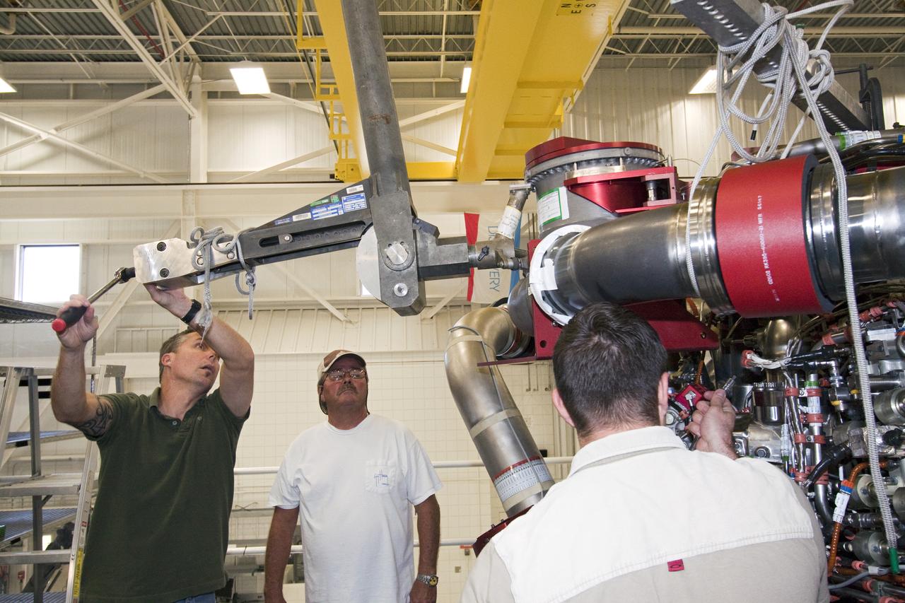 STS-133 DISCOVERY ENGINE-1 TURBO PUMP REMOVAL