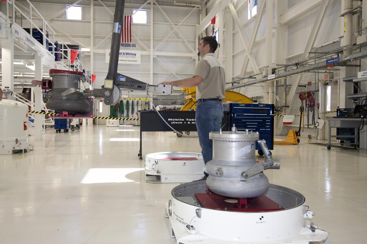 STS-133 DISCOVERY ENGINE-1 TURBO PUMP REMOVAL