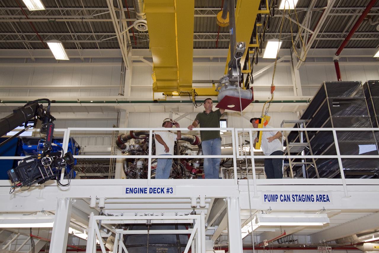 STS-133 DISCOVERY ENGINE-1 TURBO PUMP REMOVAL