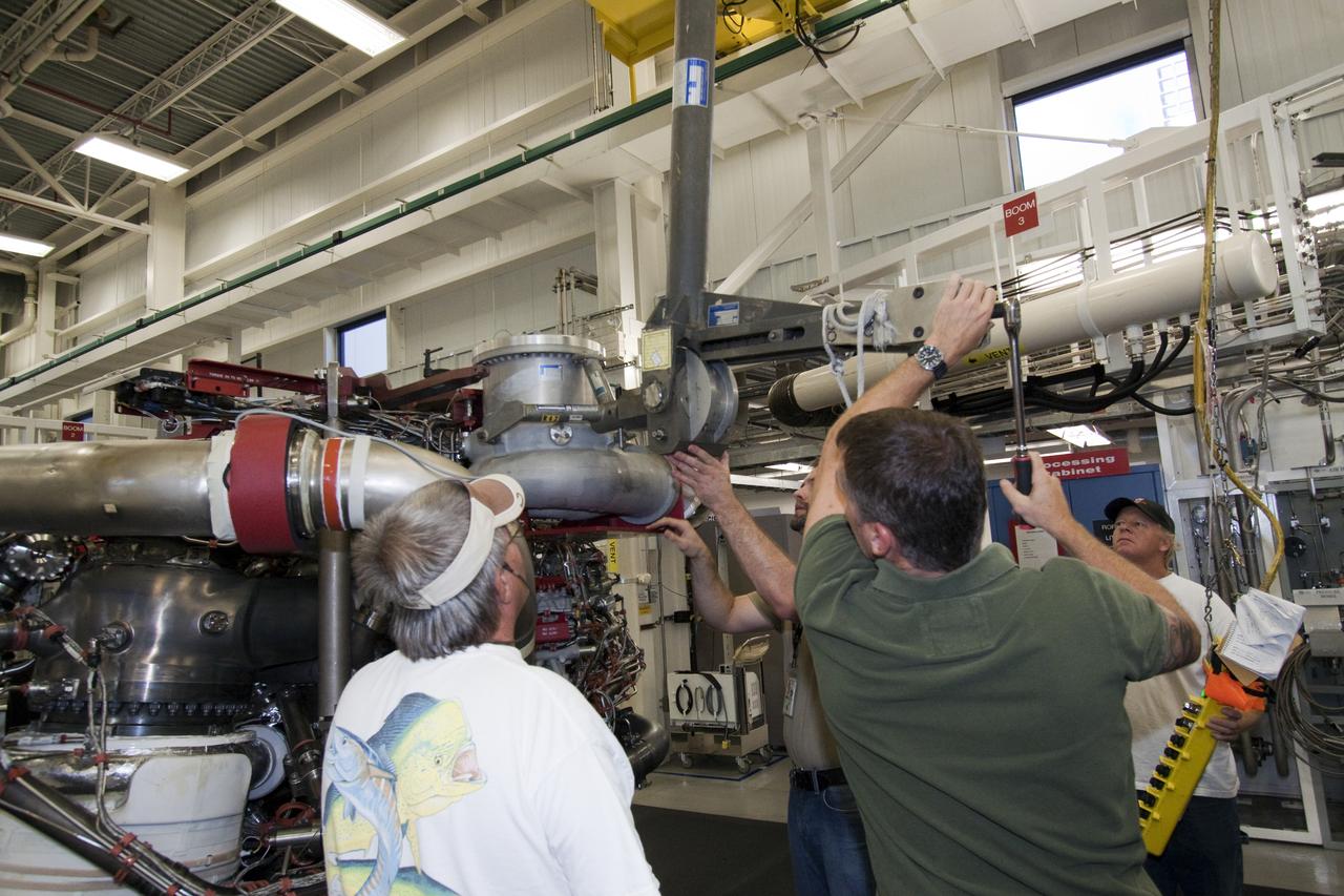 STS-133 DISCOVERY ENGINE-1 TURBO PUMP REMOVAL