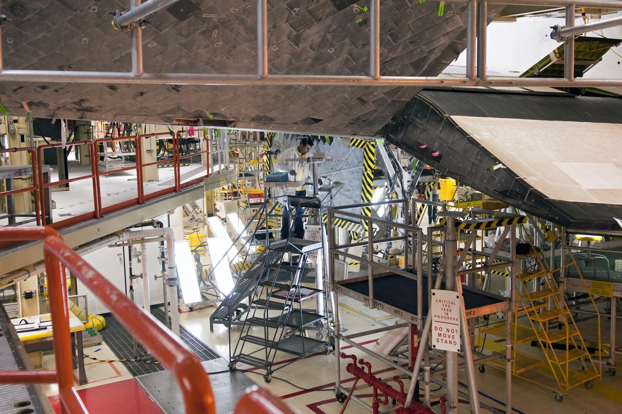 STS-133 DISCOVERY BOUNDARY LAYER TRANSITION TILE BONDING