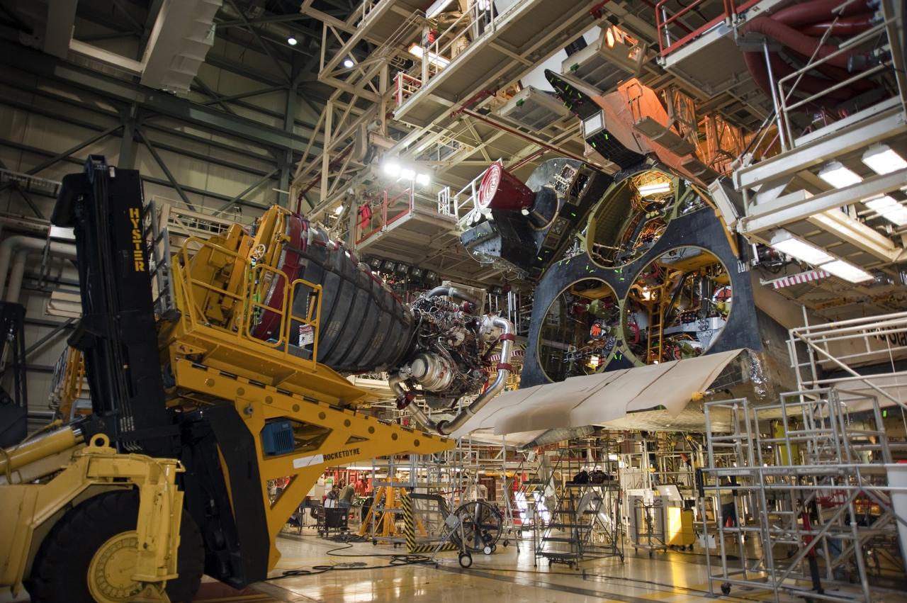 STS-133 DISCOVERY ENGINE-1 INSTALLATION