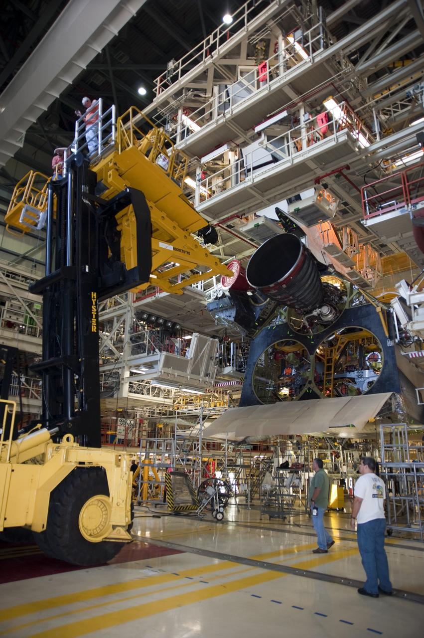 STS-133 DISCOVERY ENGINE-1 INSTALLATION