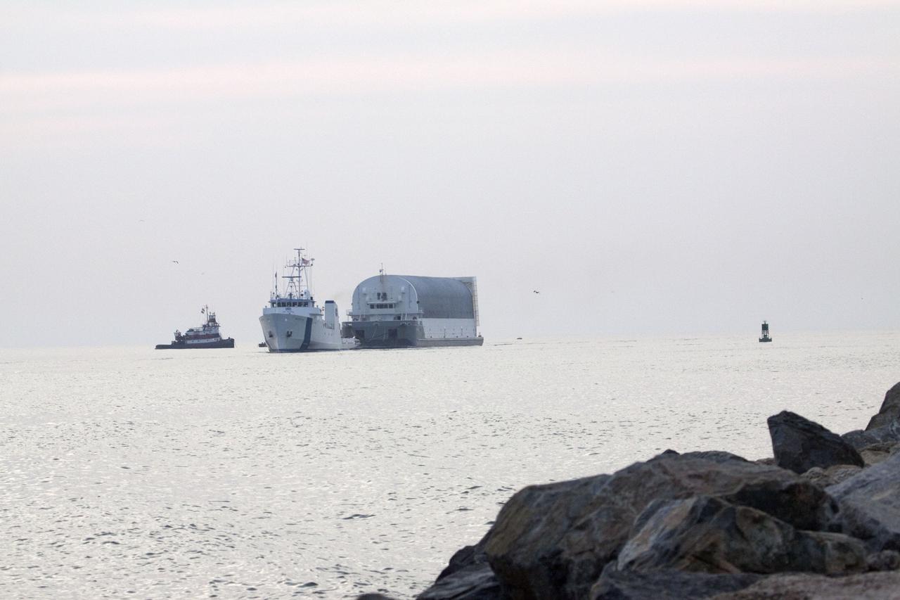 STS-134 ET-138 ARRIVAL THRU PORT CANAVERAL