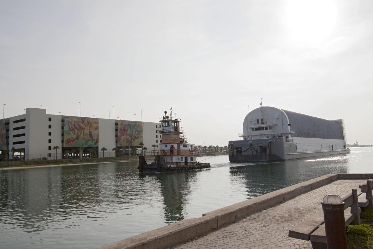 STS-134 ET-138 ARRIVAL THRU PORT CANAVERAL