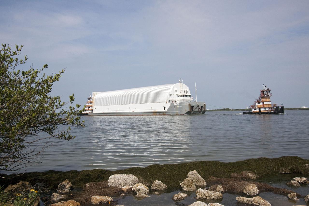 STS-134 ET-138 ARRIVAL THRU PORT CANAVERAL