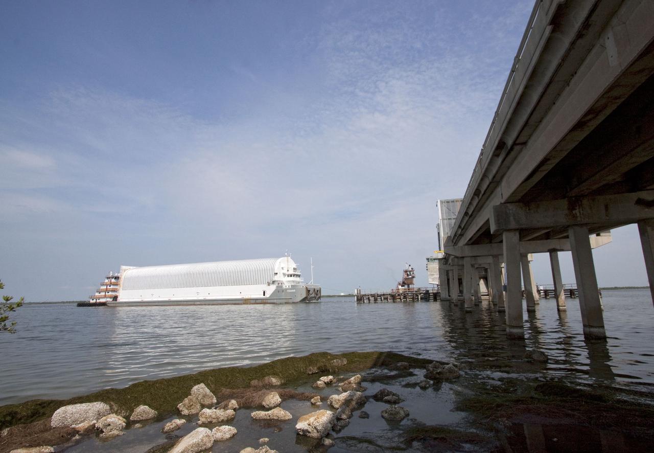 STS-134 ET-138 ARRIVAL THRU PORT CANAVERAL