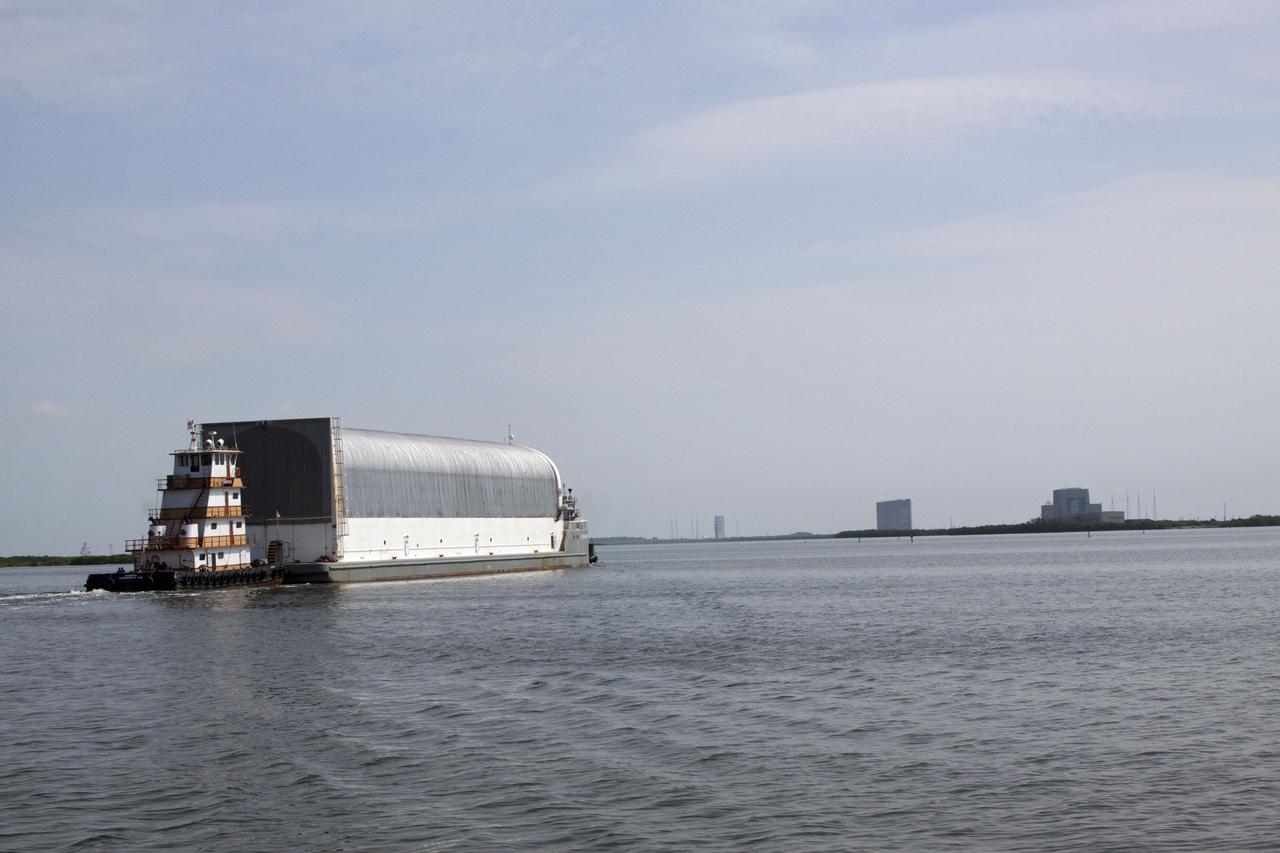 STS-134 ET-138 ARRIVAL THRU PORT CANAVERAL