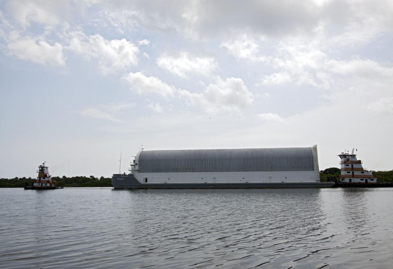 STS-134 ET-138 ARRIVAL THRU PORT CANAVERAL