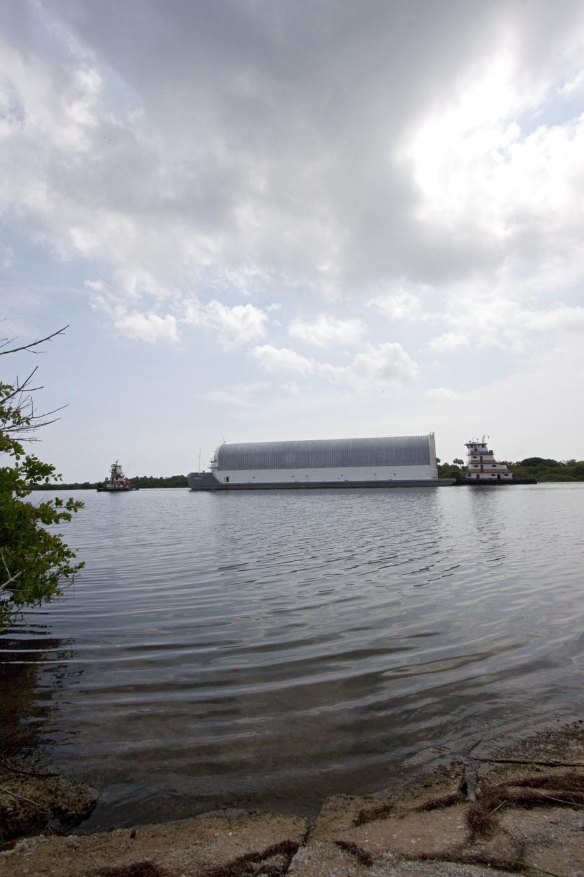 STS-134 ET-138 ARRIVAL THRU PORT CANAVERAL