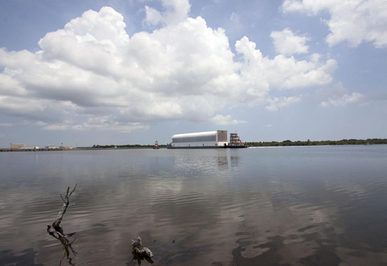 STS-134 ET-138 ARRIVAL AT LC39 TURN BASIN