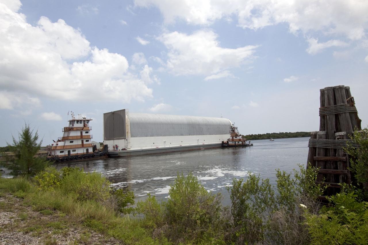 STS-134 ET-138 ARRIVAL AT LC39 TURN BASIN