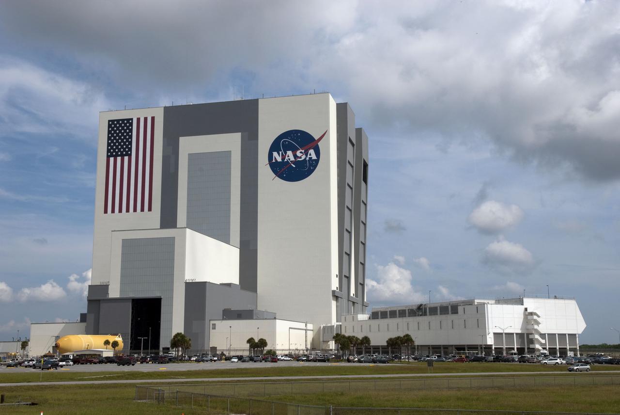 CAPE CANAVERAL, Fla. -- At NASA's Kennedy Space Center in Florida, External Tank-138 approaches the massive door of the Vehicle Assembly Building. The external fuel tank arrived in Florida on July 13, from NASA's Michoud Assembly Facility near New Orleans. ET-138, the last newly manufactured tank, was originally designated to fly on Endeavour's STS-134 mission to the International Space Station, but later reassigned to fly on space shuttle Atlantis' final mission, STS-135. For information, visit www.nasa.gov_shuttle. Photo credit: NASA_Jim Grossmann