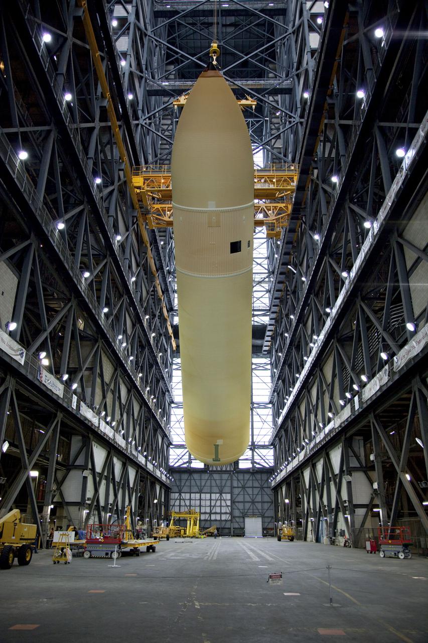 STS-134 ET-138 LIFT TO TEST CELL