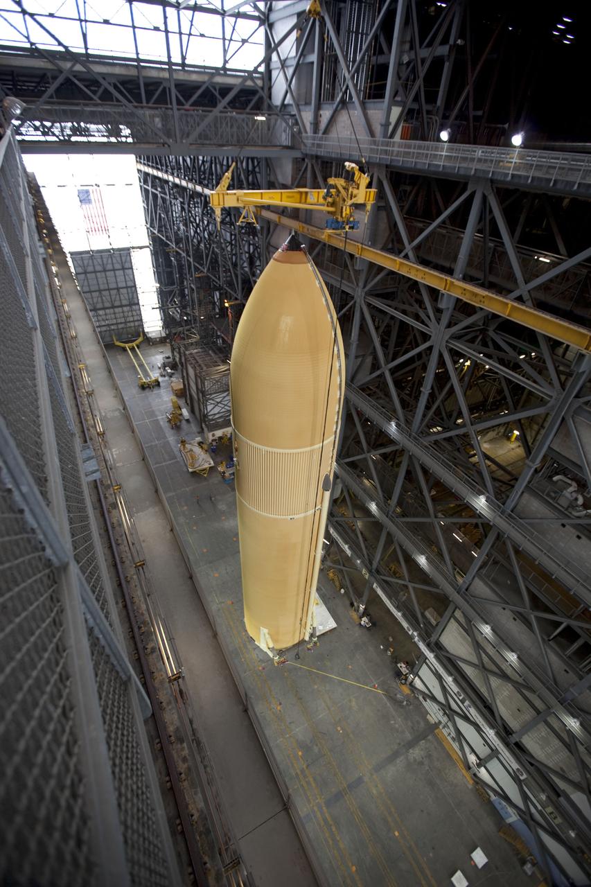 STS-134 ET-138 LIFT TO TEST CELL