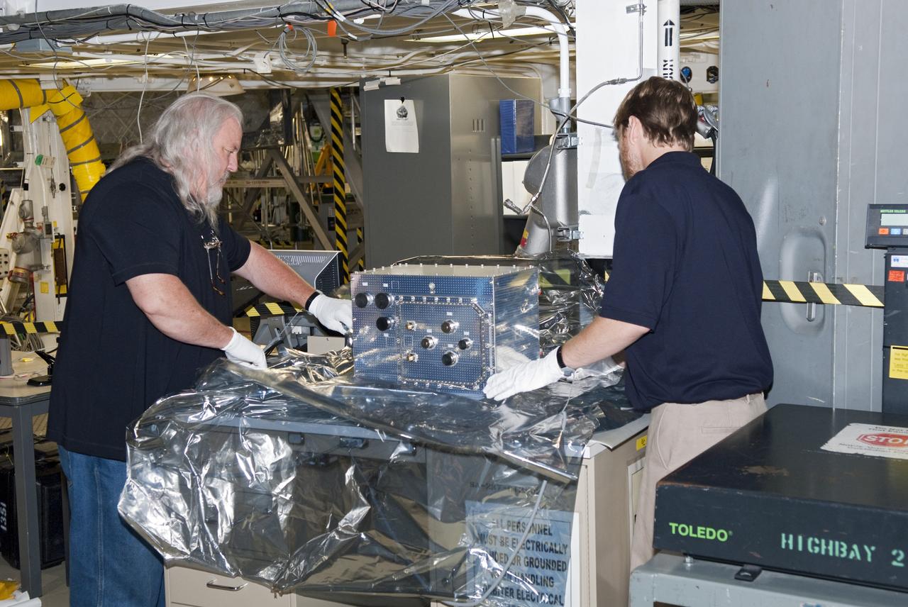 STS-134 ENDEAVOUR STORRM INSTLN FORWARD CARGO BAY FOR "BALL" ORION PROJECT - DOCKING EXPERIMENT - LARK