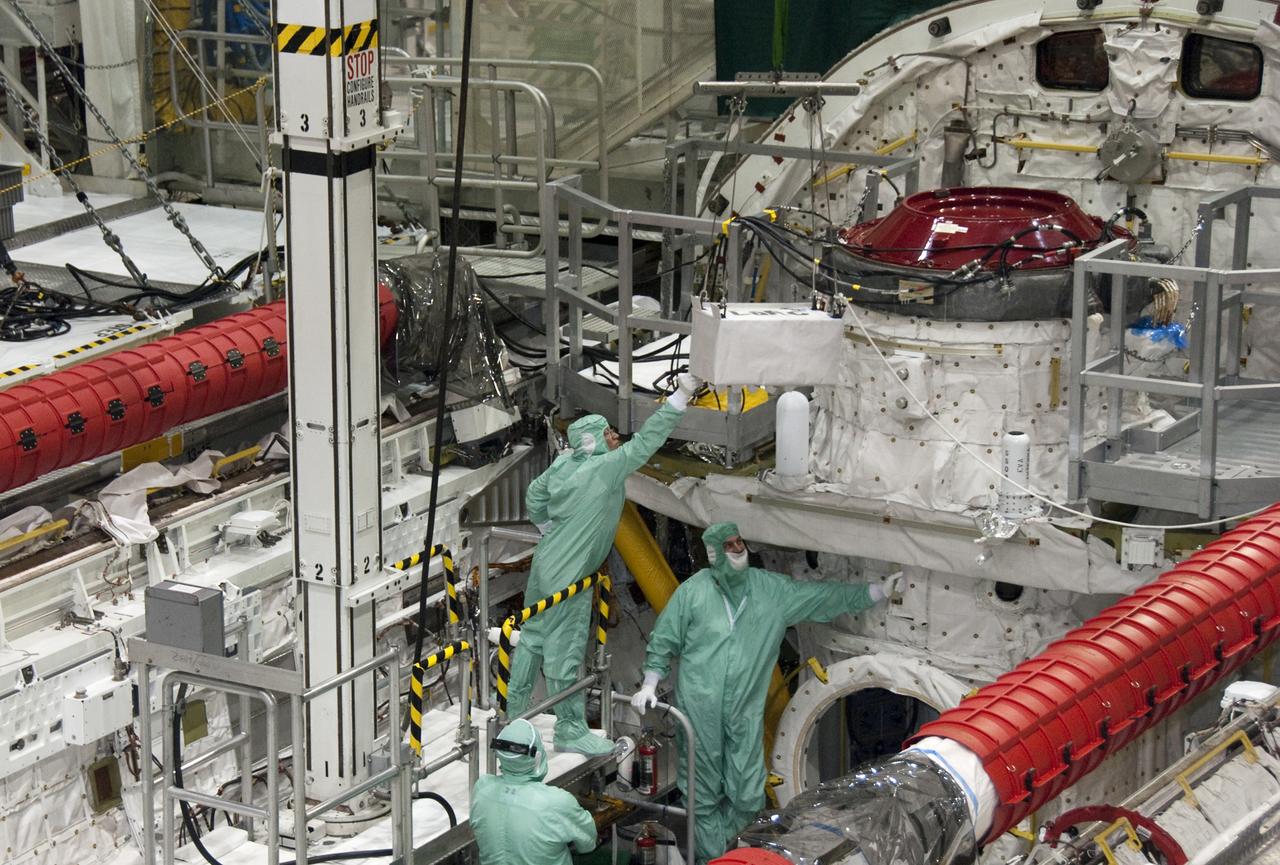 STS-134 ENDEAVOUR STORRM INSTLN FORWARD CARGO BAY FOR "BALL" ORION PROJECT - DOCKING EXPERIMENT - LARK