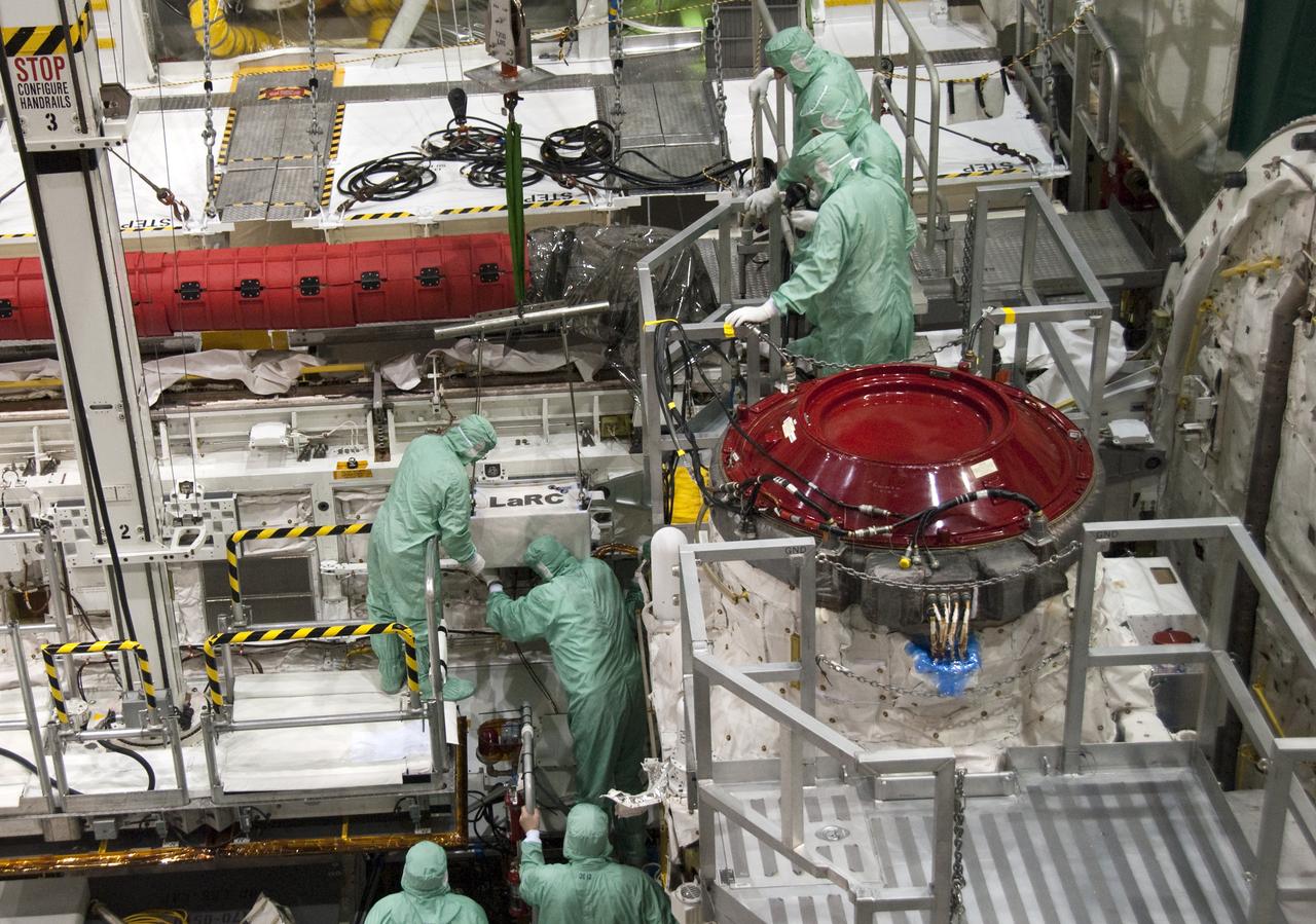 STS-134 ENDEAVOUR STORRM INSTLN FORWARD CARGO BAY FOR "BALL" ORION PROJECT - DOCKING EXPERIMENT - LARK