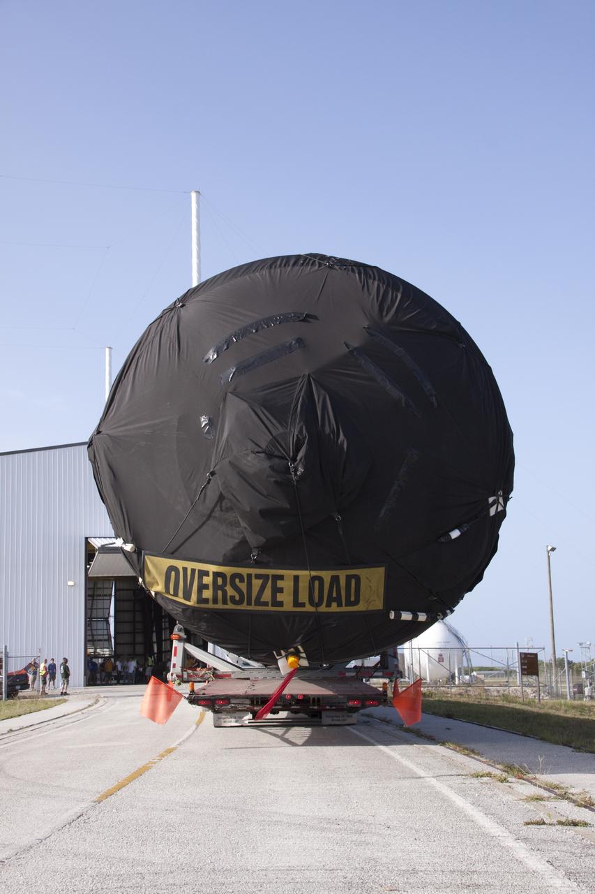 Space X 1st Stage Arrival at Complex 40