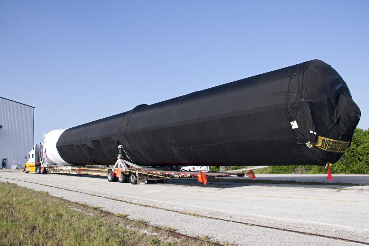Space X 1st Stage Arrival at Complex 40