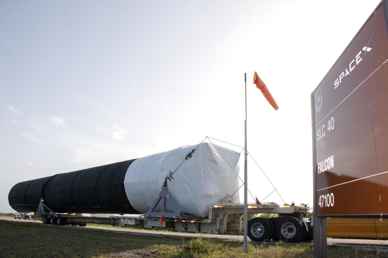 Space X 1st Stage Arrival at Complex 40