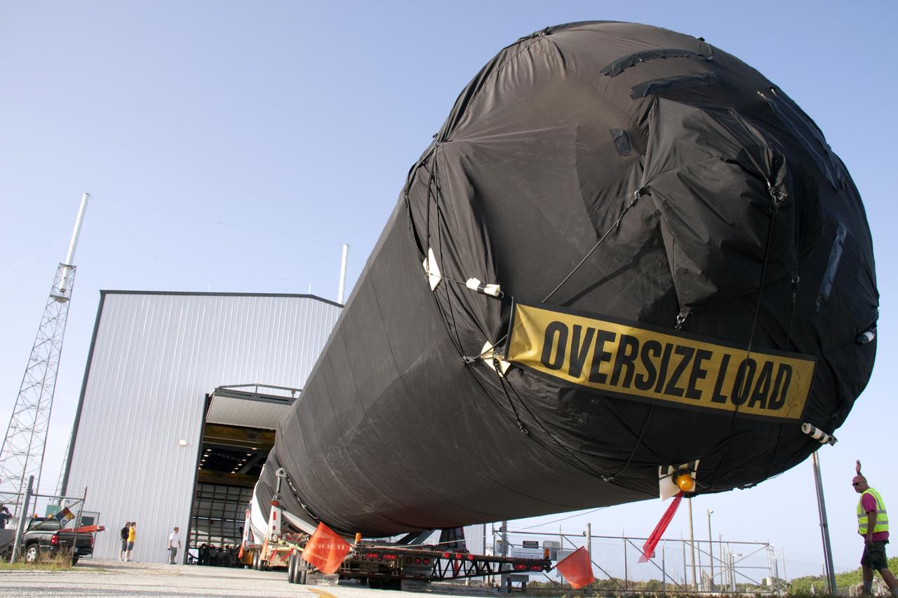 Space X 1st Stage Arrival at Complex 40
