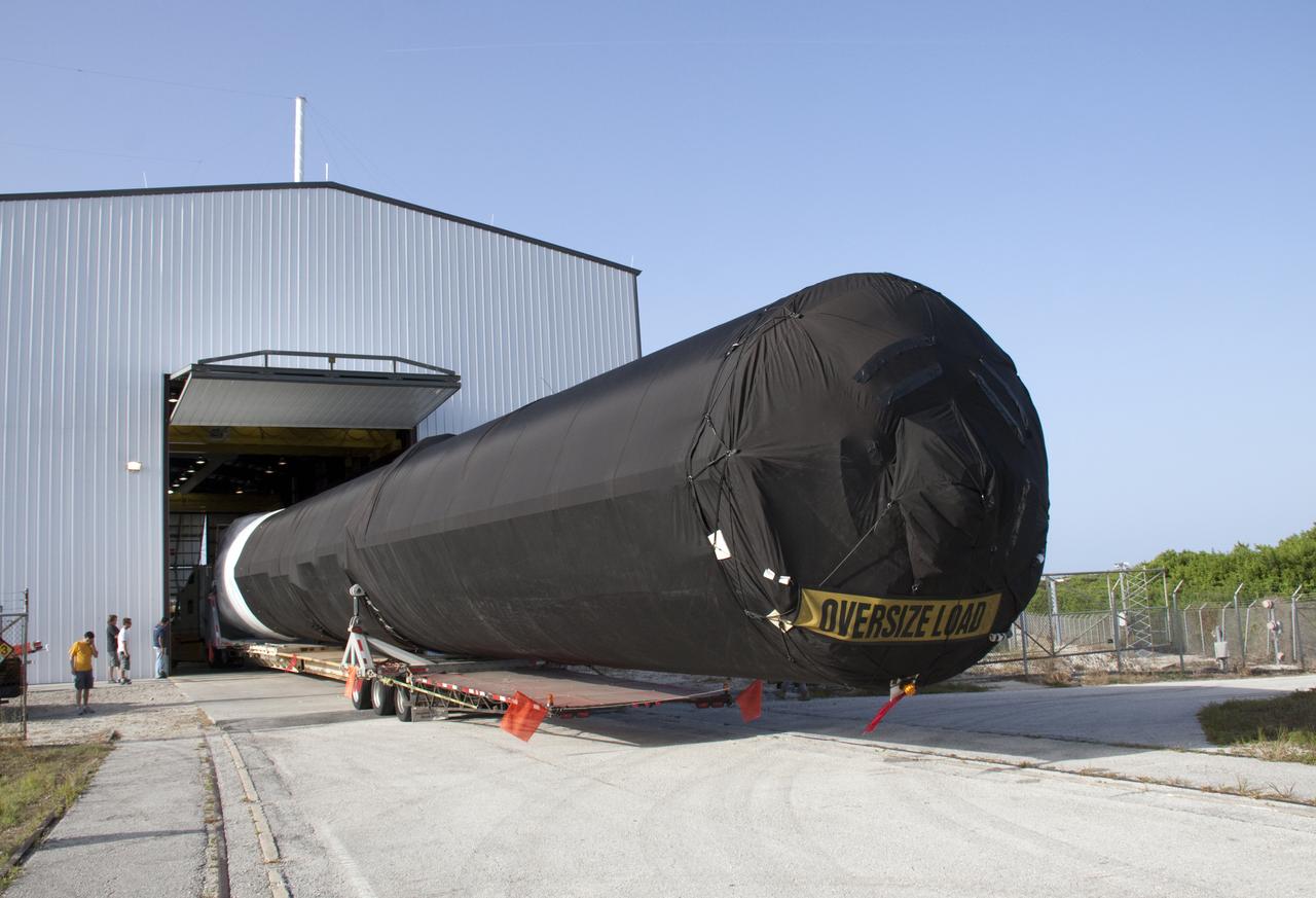 Space X 1st Stage Arrival at Complex 40