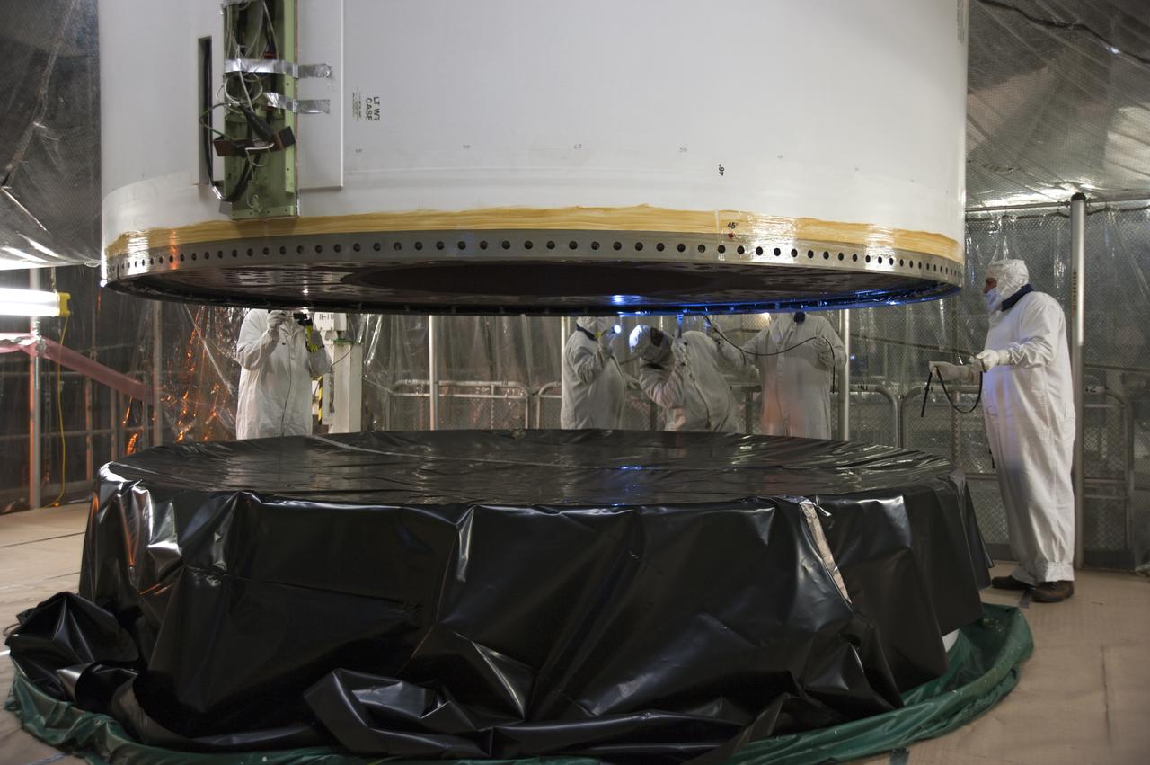 STS-134 LEFT FORWARD CENTER (LFC) SRB STACKING