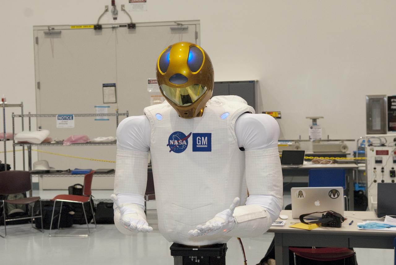 STS-133 R2 ROBONAUT MEDIA EVENT