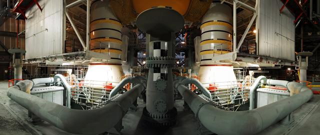 STS-133 PANORAMIC VIEWS OF SRB MATE ON MLP IN VAB