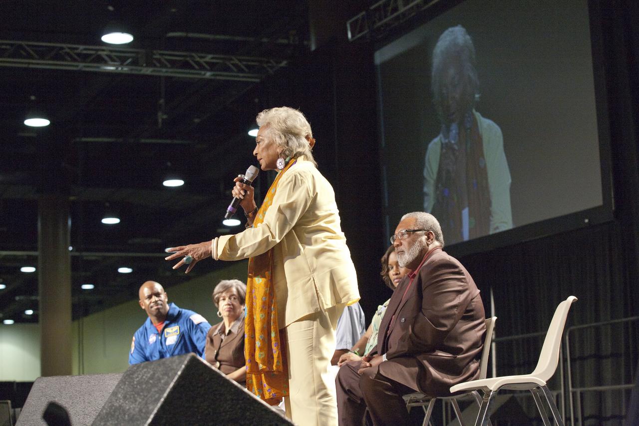 TOM JOYNER - LEGENDS & TRAILBLAZERS - REUNION & PANEL WITH ASTRONAUTS - DISCUSSION AT GAYLORD PALMS HOTEL IN ORLANDO 