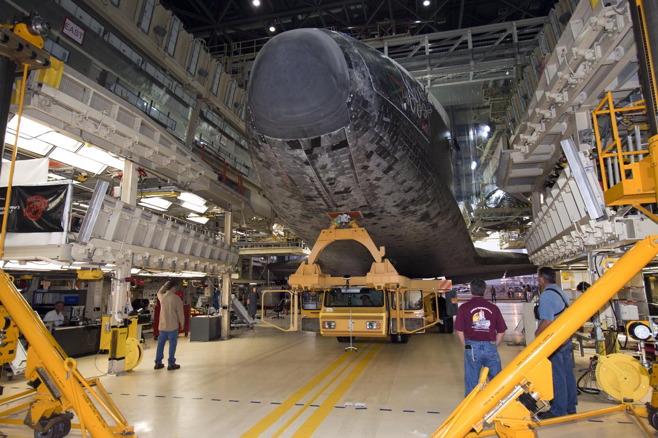 STS-133 DISCOVERY ROLLOVER FROM OPF-3 TO VAB