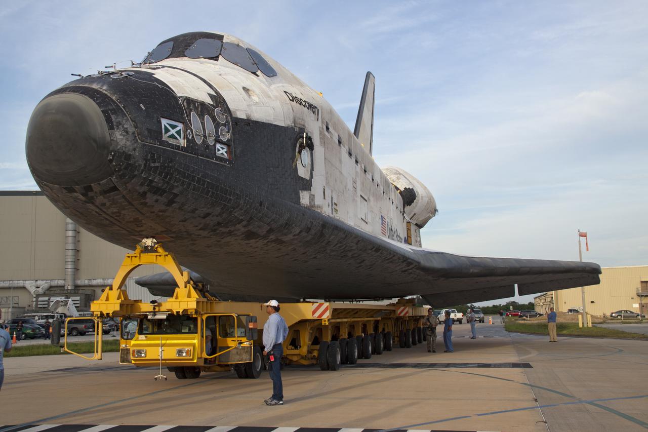 STS-133 DISCOVERY ROLLOVER FROM OPF-3 TO VAB
