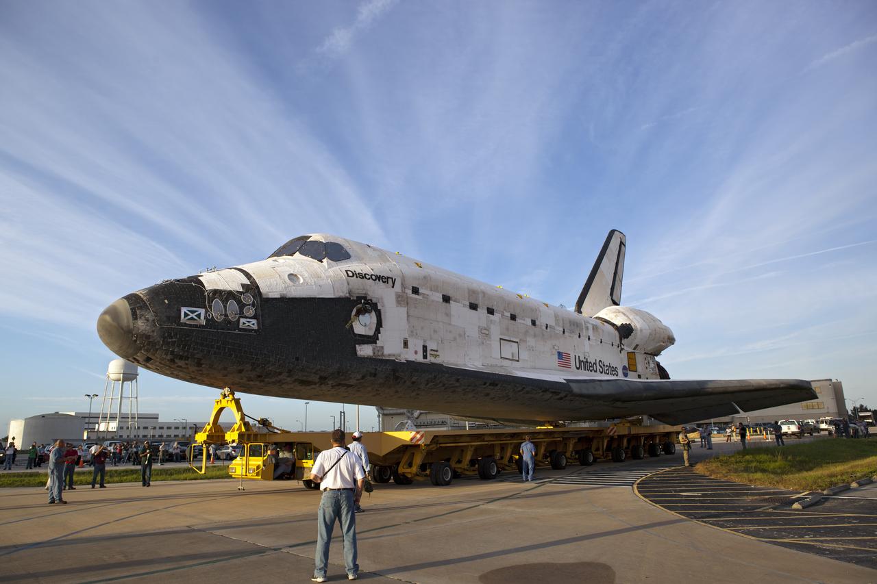 STS-133 DISCOVERY ROLLOVER FROM OPF-3 TO VAB