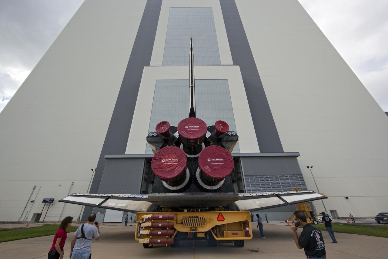 STS-133 DISCOVERY ROLLOVER FROM OPF-3 TO VAB