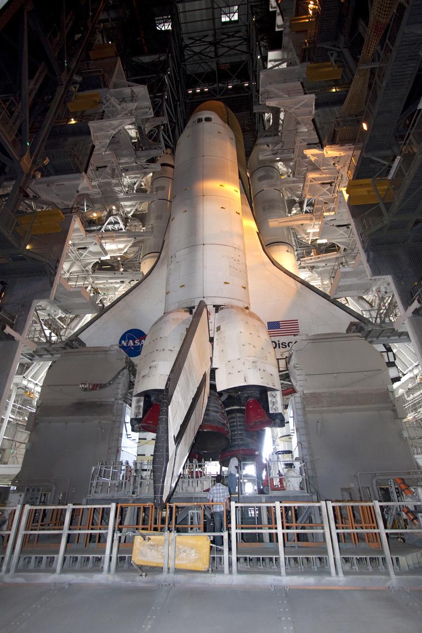 STS-133 DISCOVERY COMPLETE STACK - PRE-ROLLOUT