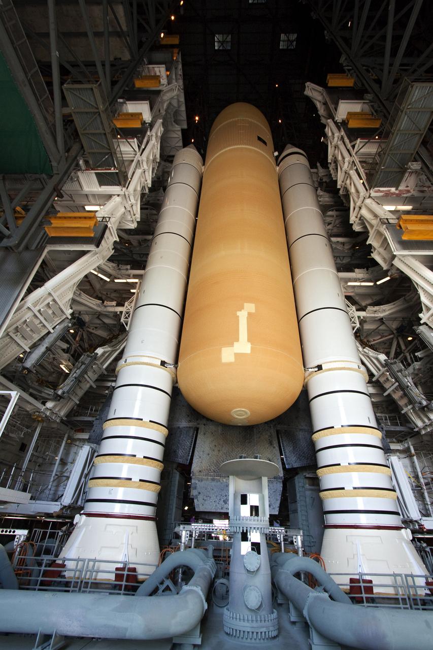STS-133 DISCOVERY COMPLETE STACK - PRE-ROLLOUT