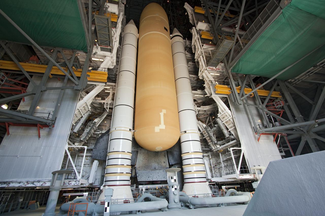 STS-133 DISCOVERY COMPLETE STACK - PRE-ROLLOUT