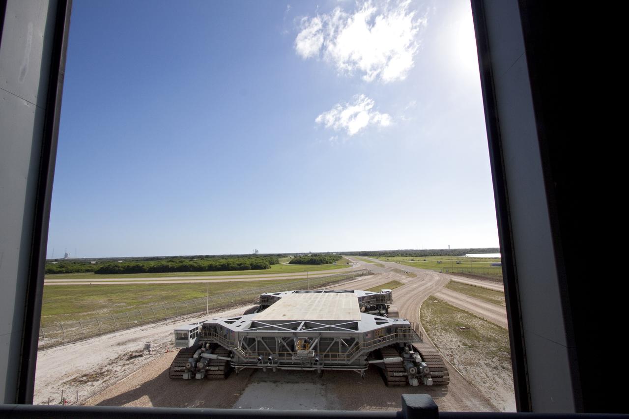STS-133 DISCOVERY COMPLETE STACK - PRE-ROLLOUT