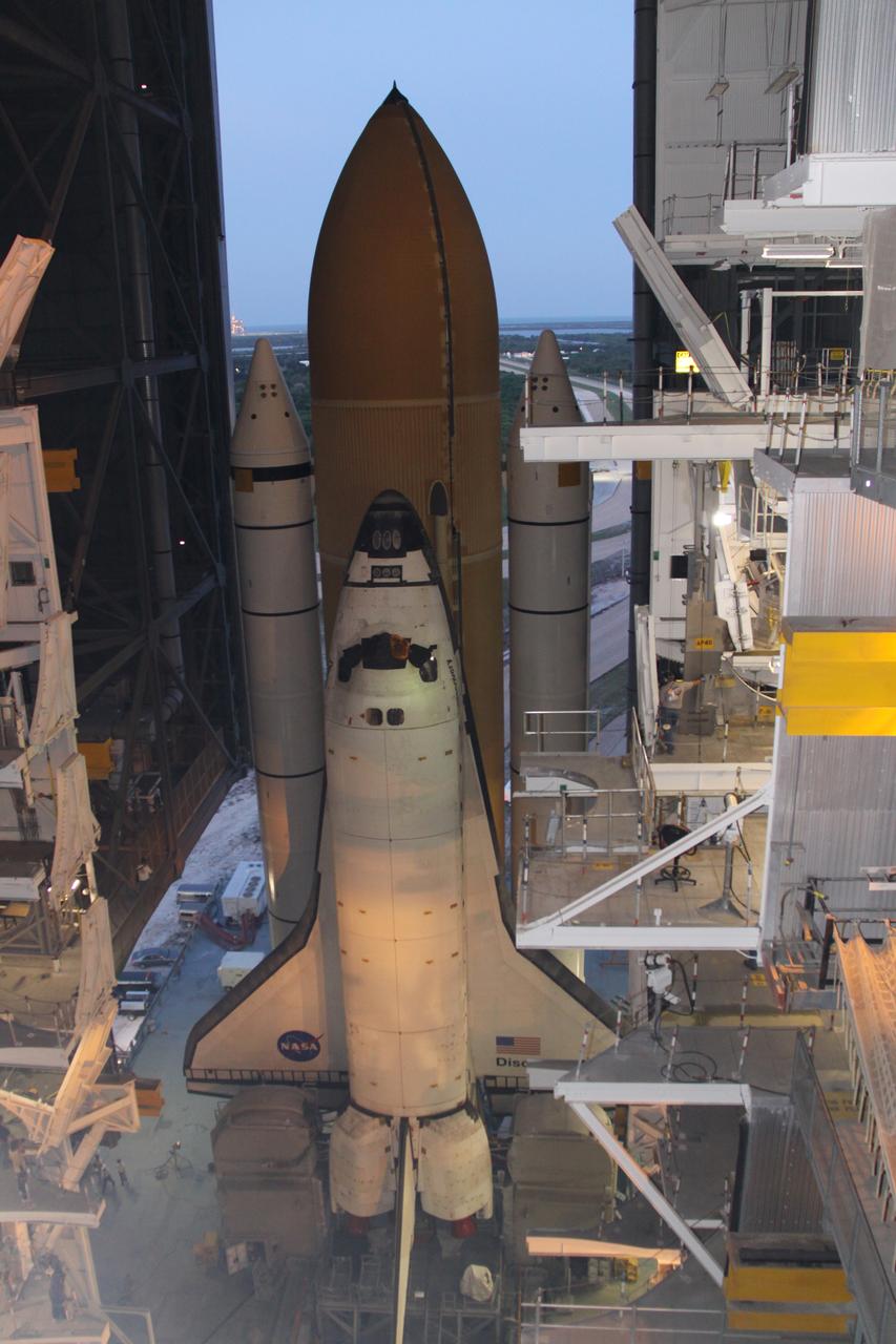STS-133 DISCOVERY ROLLOUT - FIRST MOTION