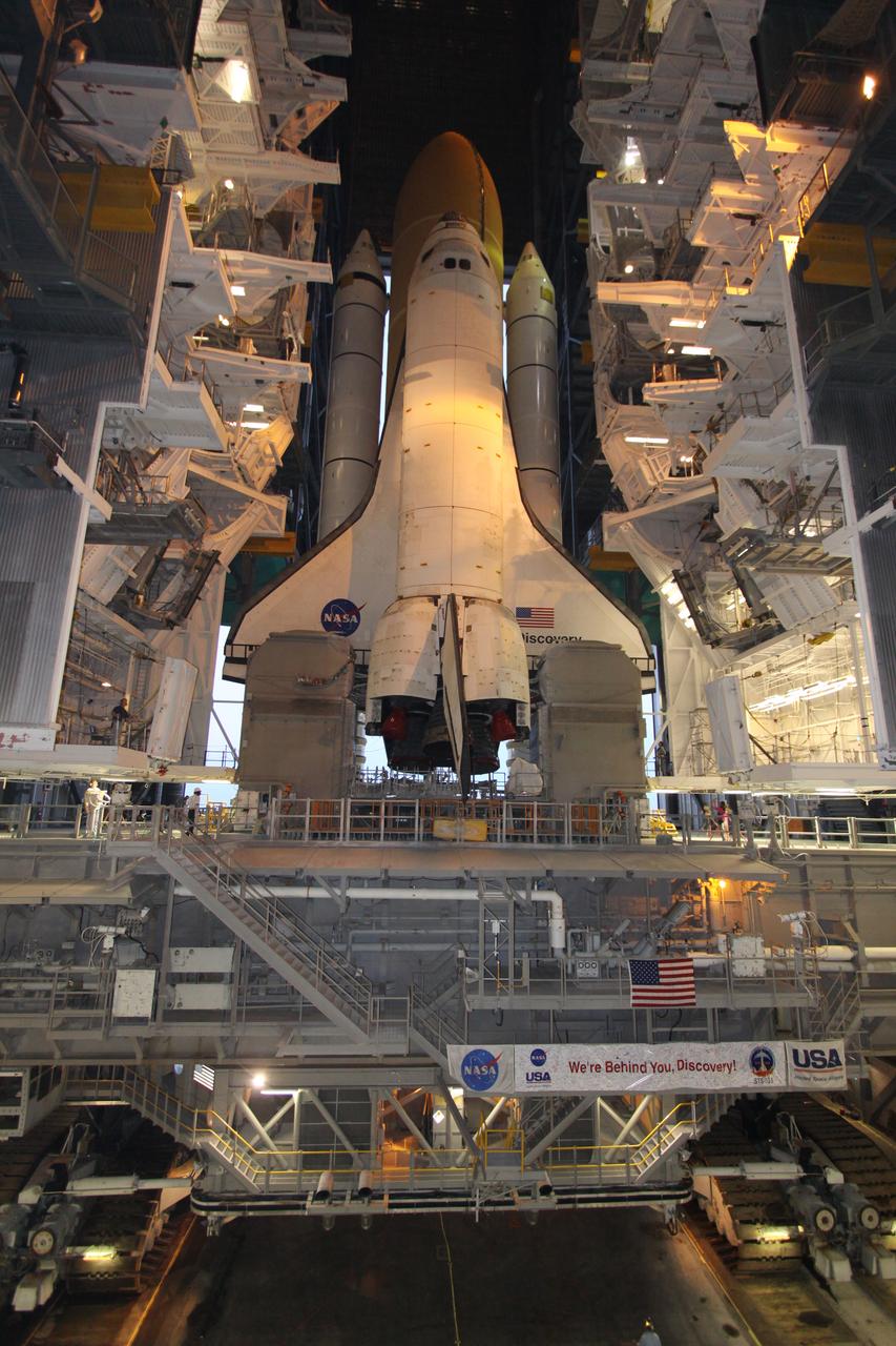 STS-133 DISCOVERY ROLLOUT - FIRST MOTION
