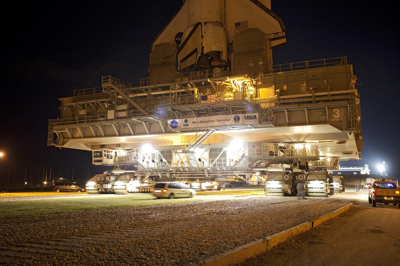 STS-133 DISCOVERY ROLLOUT FROM VAB TO PAD 39A