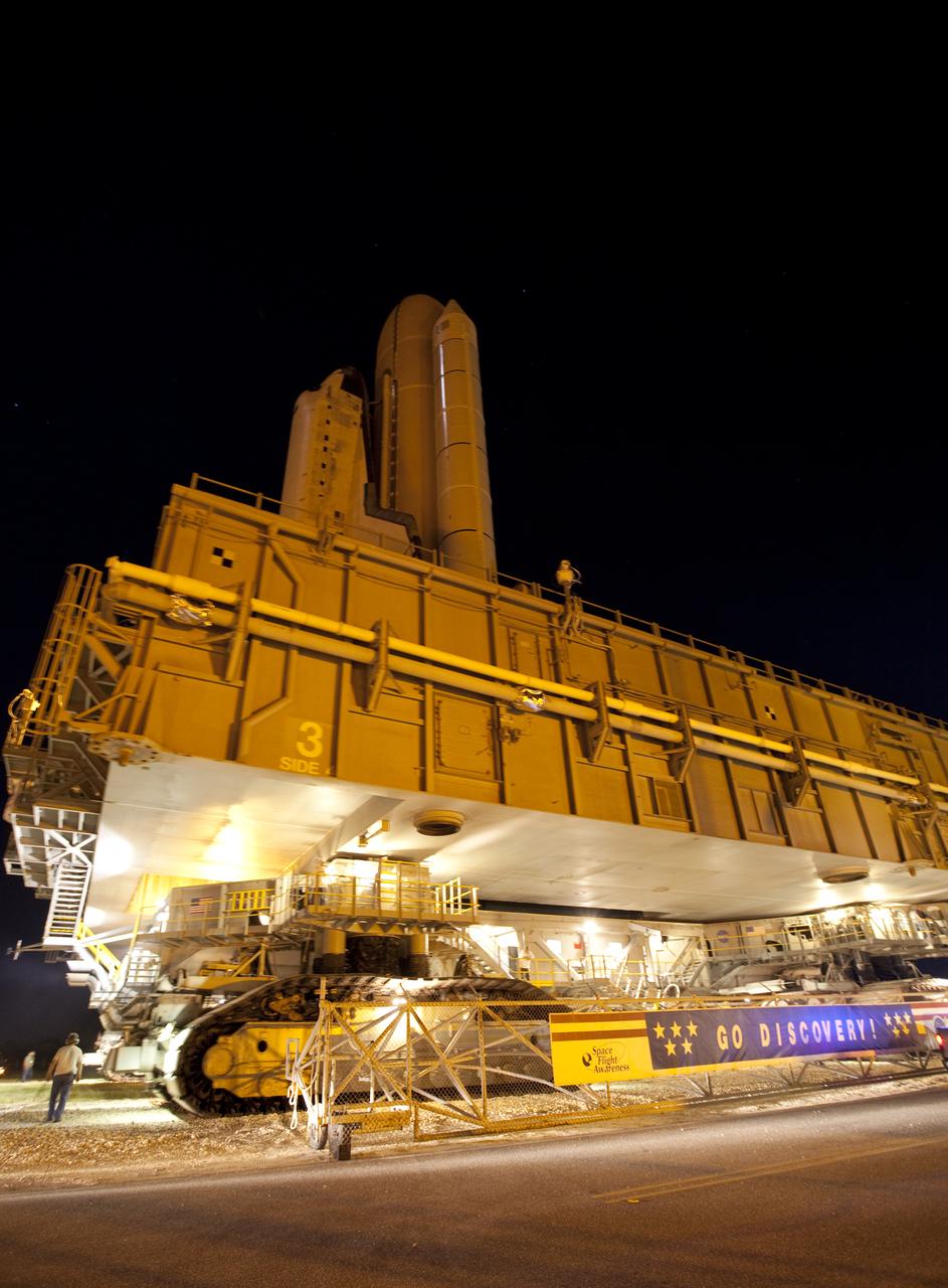 STS-133 DISCOVERY ROLLOUT FROM VAB TO PAD 39A
