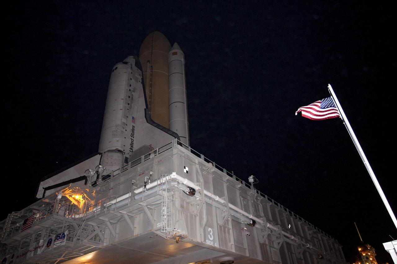 STS-133 DISCOVERY ROLLOUT FROM VAB TO PAD 39A