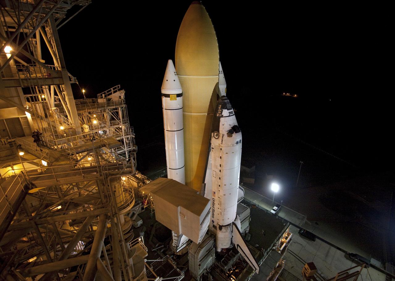 STS-133 DISCOVERY ROLLOUT FROM VAB TO PAD 39A